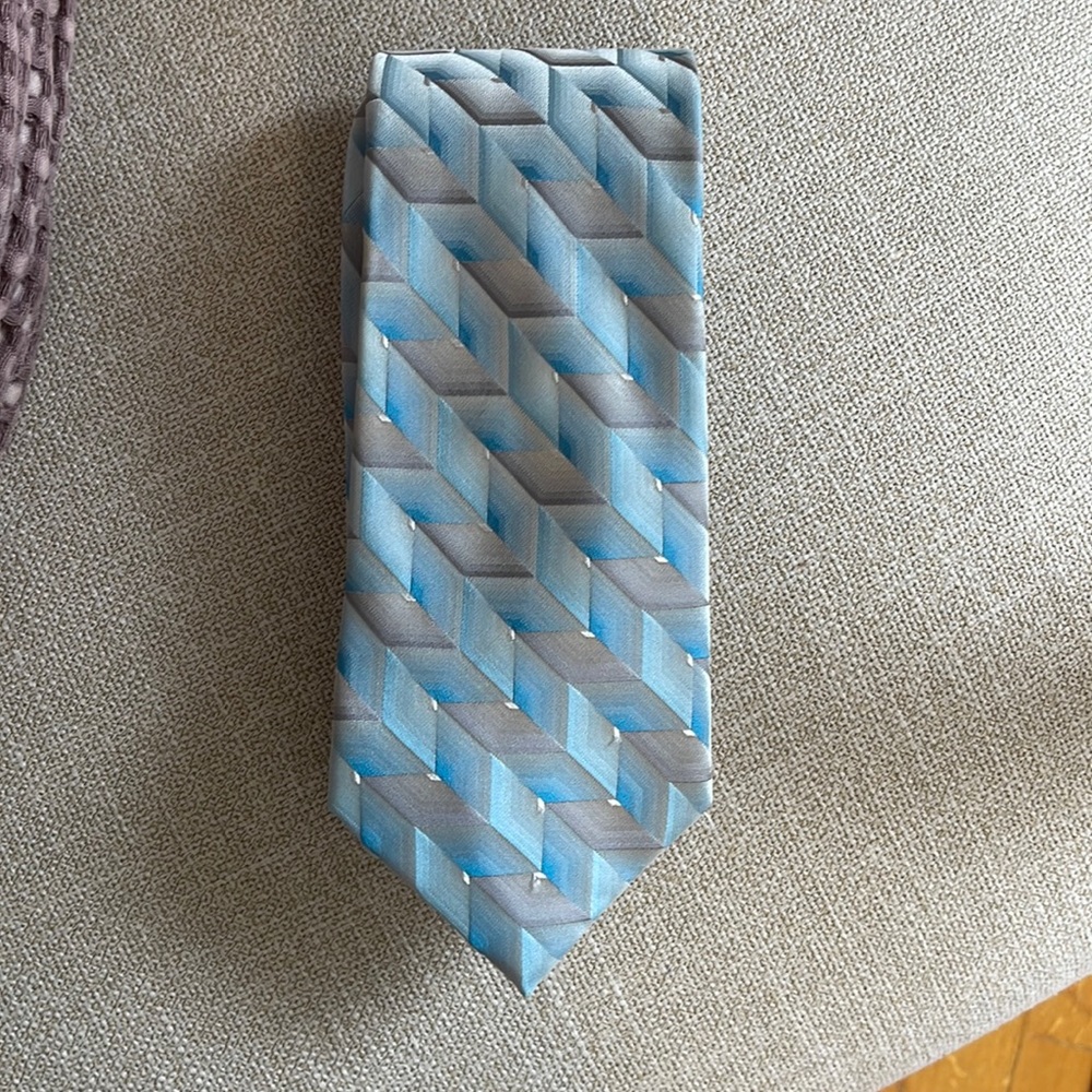 Stafford Men’s Geometric Print Silk Tie Light Blue and Silver